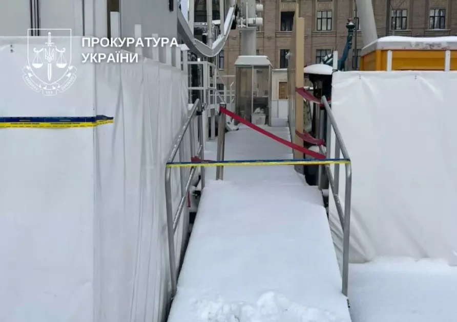 Колесо огляду на Контрактовій закрили через загрозу обвалу - 2