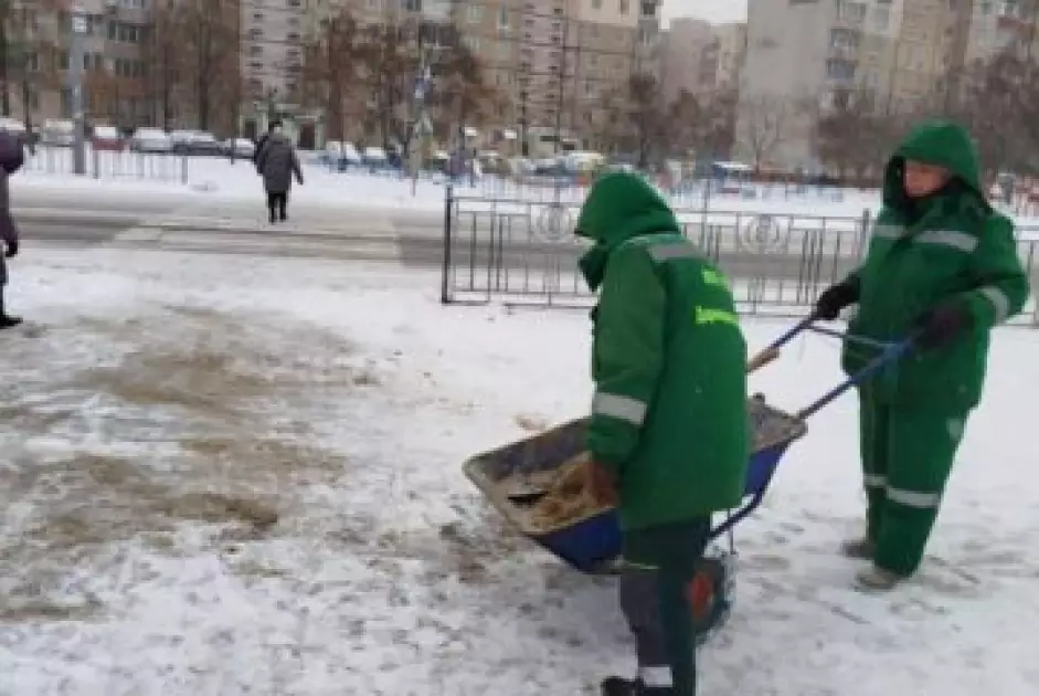 Морозний Київ: як місто справляється зі снігом та льодом - 4