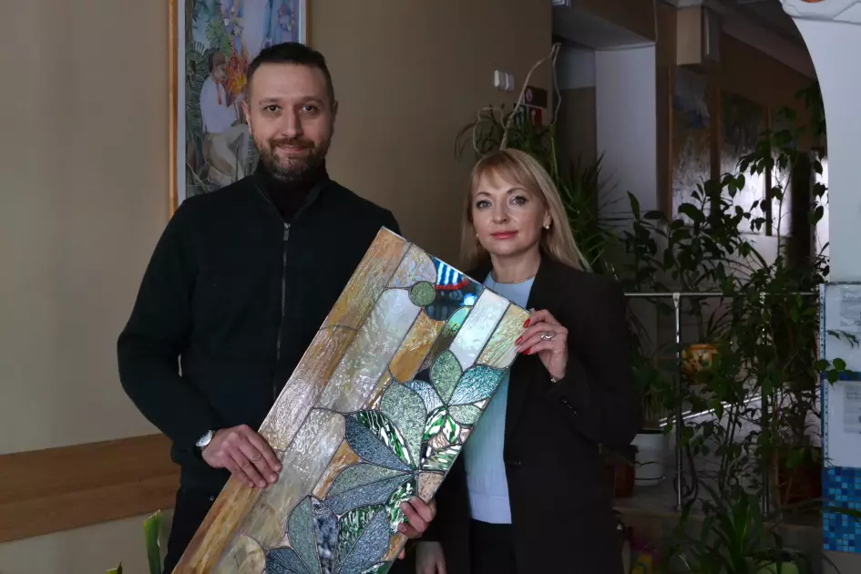 «Симфонія світла» повернулася додому: як у Києві врятували вітраж, викинутий на смітник - 4
