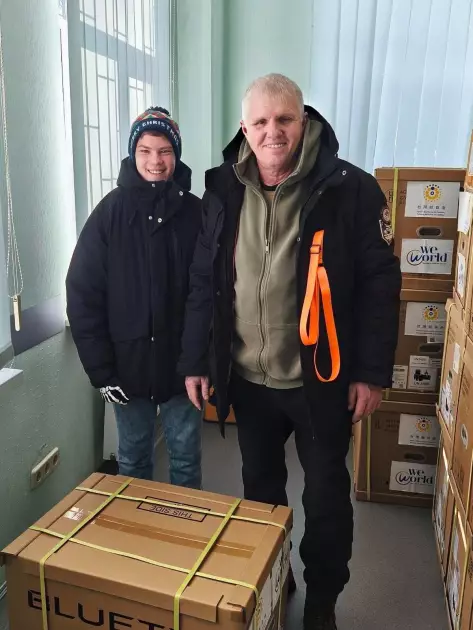 Дитячі будинки сімейного типу в Києві отримали зарядні станції та павербанки - 3