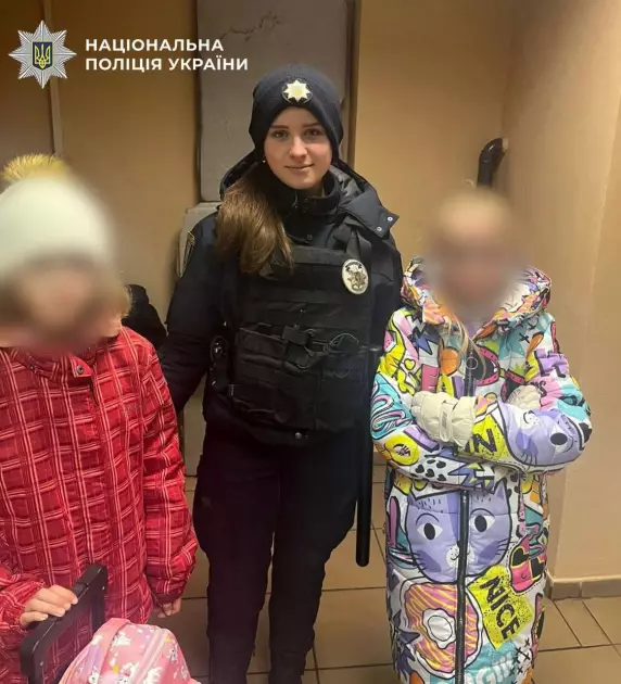 З чемоданом і без супроводу: у Києві поліція розшукала двох школярок - 1