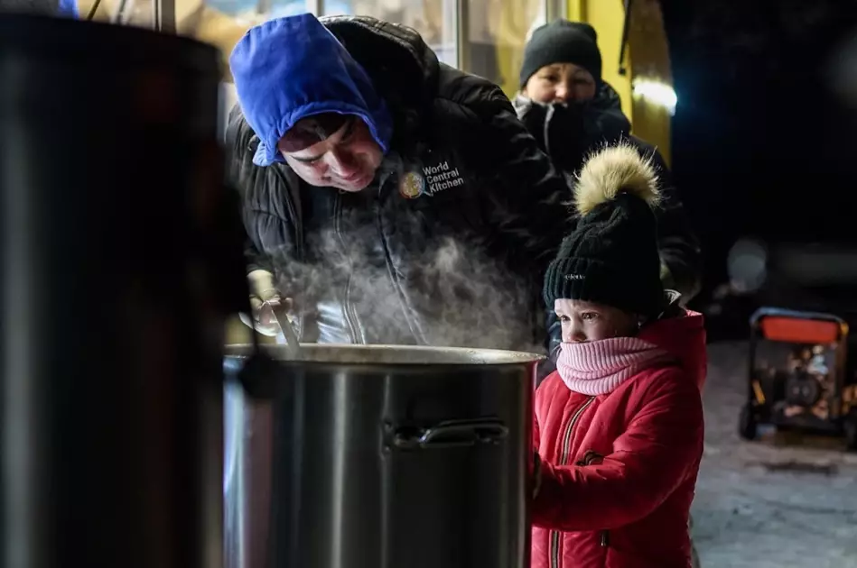 У Києві розгорнули мережу «бограч-станцій» та мобільних кухонь для порятунку від блекауту - 1
