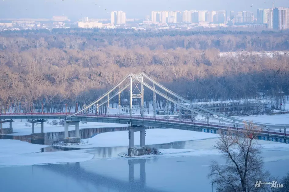 Засніжений Київ попри все: фотохроніка морозних днів. ФОТО - 6
