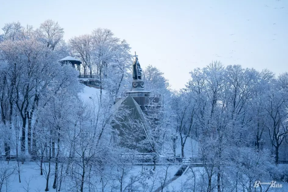 Засніжений Київ попри все: фотохроніка морозних днів. ФОТО - 5