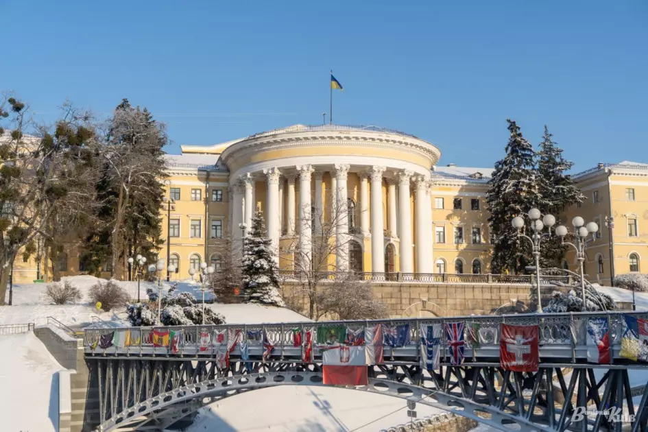 Засніжений Київ попри все: фотохроніка морозних днів. ФОТО - 1