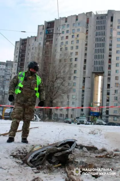 Ракета з бойовим зарядом упала поруч із будинками: що відомо про інцидент у Києві - 2