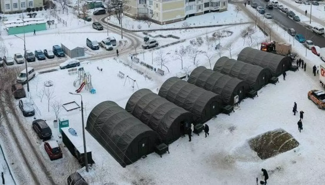 Намети, медики й поліція: як у Києві організували екстрений обігрів для тисяч людей - 4