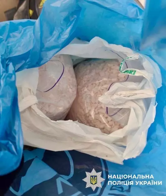 5 мільйонів на отруті: у Києві викрили наркодилера з кілограмами амфетаміну та канабісу - 2