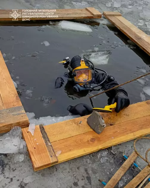 1,5 кг вибухівки під водою: на Київщині знайшли небезпечні уламки БпЛА - 1