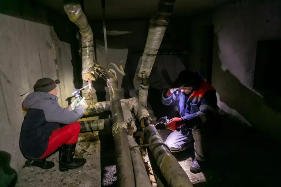 60 бригад Укрзалізниці відновлюють теплопостачання у Києві після обстрілів - 1