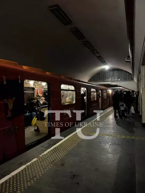 Світло зникло в метро: блекаут на станції «Хрещатик» - 1