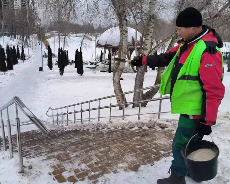 Ожеледиця в столиці: комунальні служби працюють, киян просять бути обережними - 1