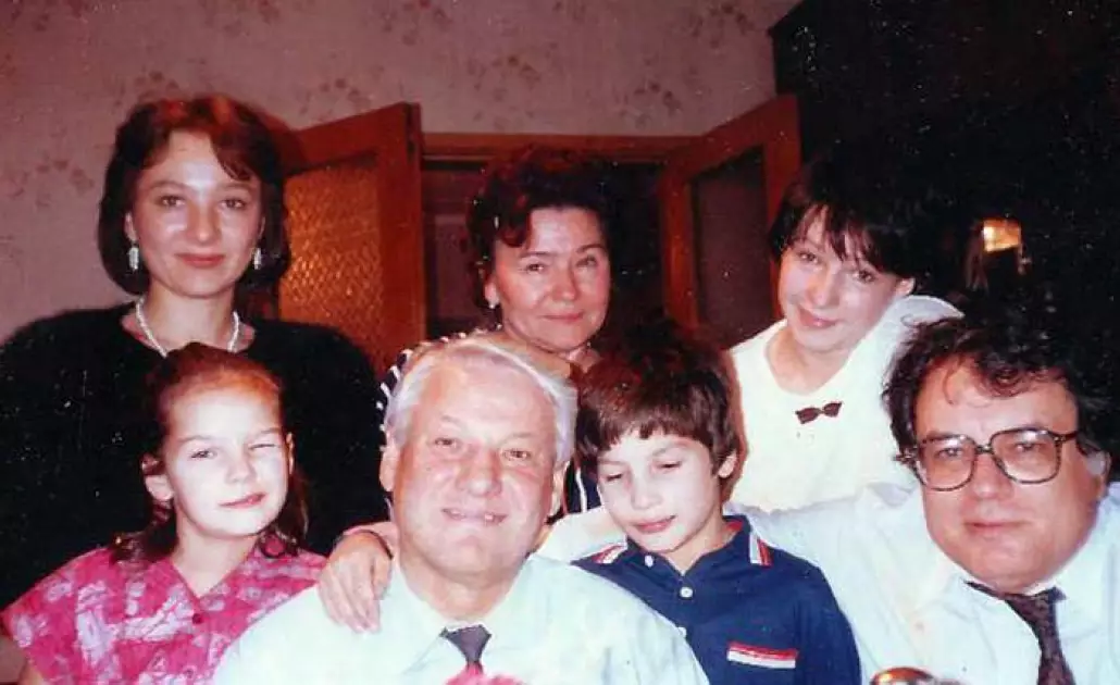Дві доньки і багато онуків. Що відомо про нащадків першого президента росії Єльцина і як вони виглядають - 1