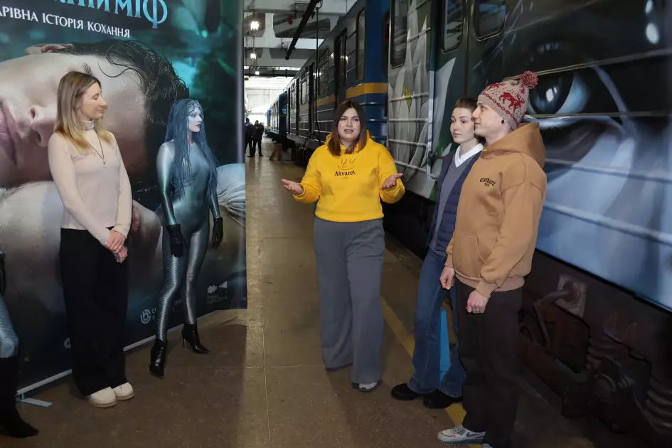 Подорож у прадавній ліс на «синій» гілці: у метро запустили артвагон «Мавка. Справжній міф» - 1