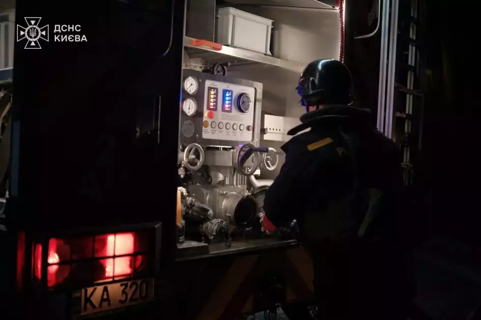 Пожежі на висоті й мінус 20: як ДСНС Києва ліквідовувала наслідки масованої атаки - 3