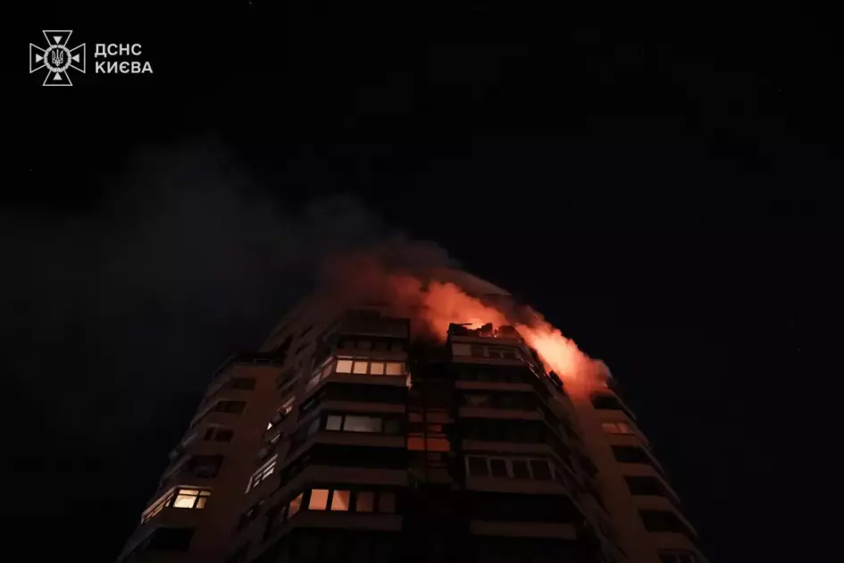 Пожежі на висоті й мінус 20: як ДСНС Києва ліквідовувала наслідки масованої атаки - 1