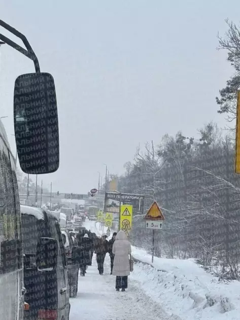 Київ паралізував сніг: затори, ожеледиця і космічні ціни на таксі - 3