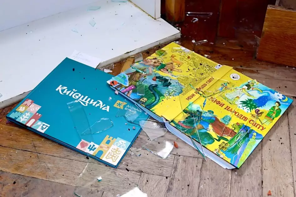 Удар по дитячому простору: під час обстрілу Києва пошкоджено Національну бібліотеку України для дітей - 4