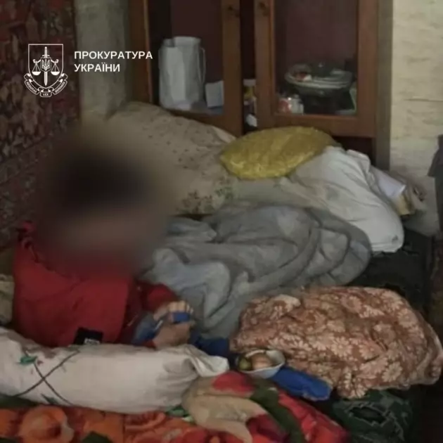 У Києві мати залишила хворого сина без догляду на два тижні: хлопця врятували сусіди та служби - 1