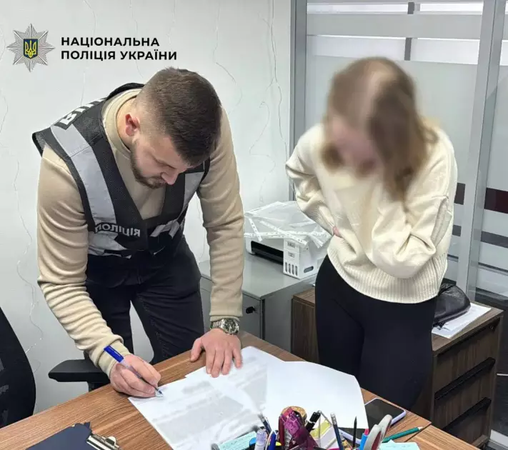 Нелегальна міграція за готівку: у столиці діяла схема з підробленими документами - 3