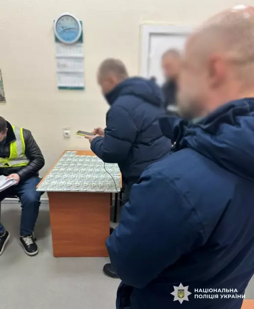 У Києві затримали екслікаря, який вимагав у ветерана ЗСУ 6 000 доларів за інвалідність - 2