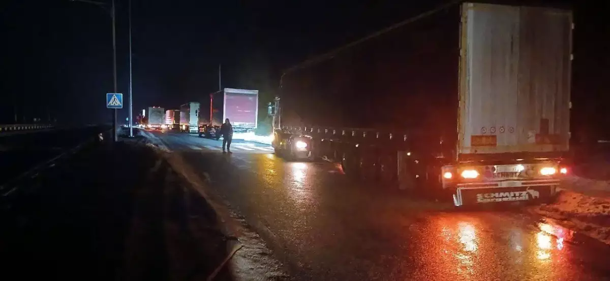 Зима паралізувала Київ і область: кілометрові затори, сотні ДТП і бездіяльність служб - 7