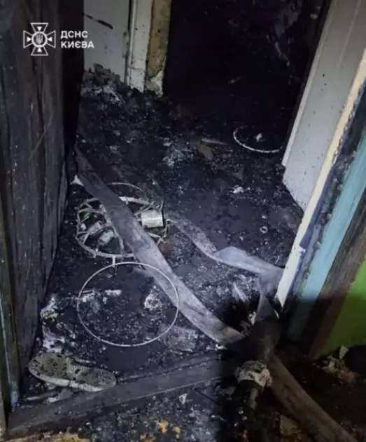 Трагічна ніч у Святошині: у багатоповерхівці згоріла квартира, є загиблий - 1