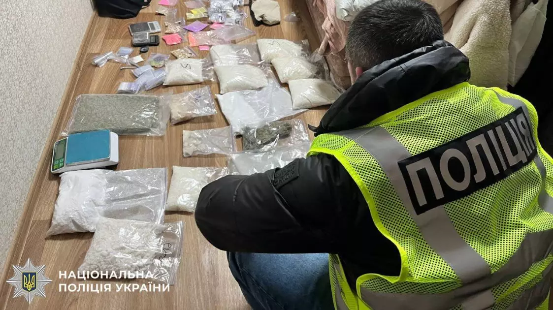 Операція «Рубікон»: у Києві ліквідували наркомережу з трьома підпільними лабораторіями - 1