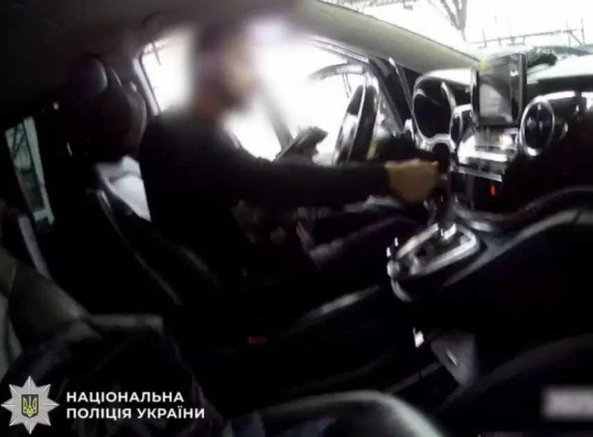 У Києві батько викрав 3-річну доньку і вивіз за кордон: дитину повернули додому - 1
