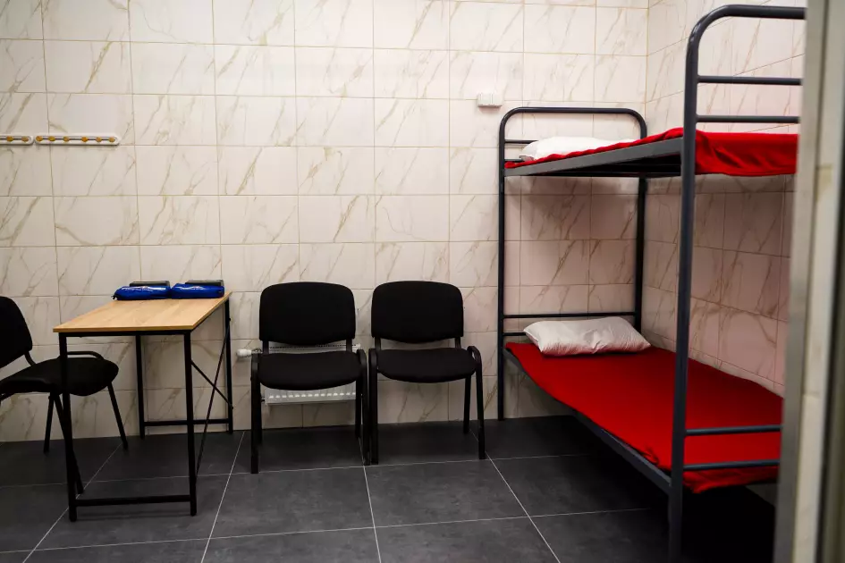 У Борисполі відкрили нове протирадіаційне укриття в ліцеї - тепер це і сховище, і актова зала - 3