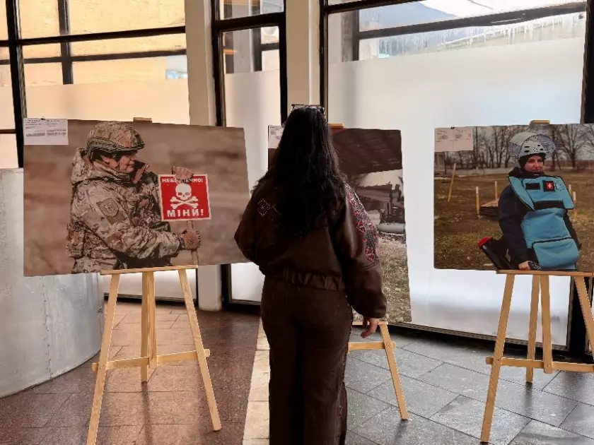 Героїні розмінування: у Києві презентували фотопроєкт у метро - 2