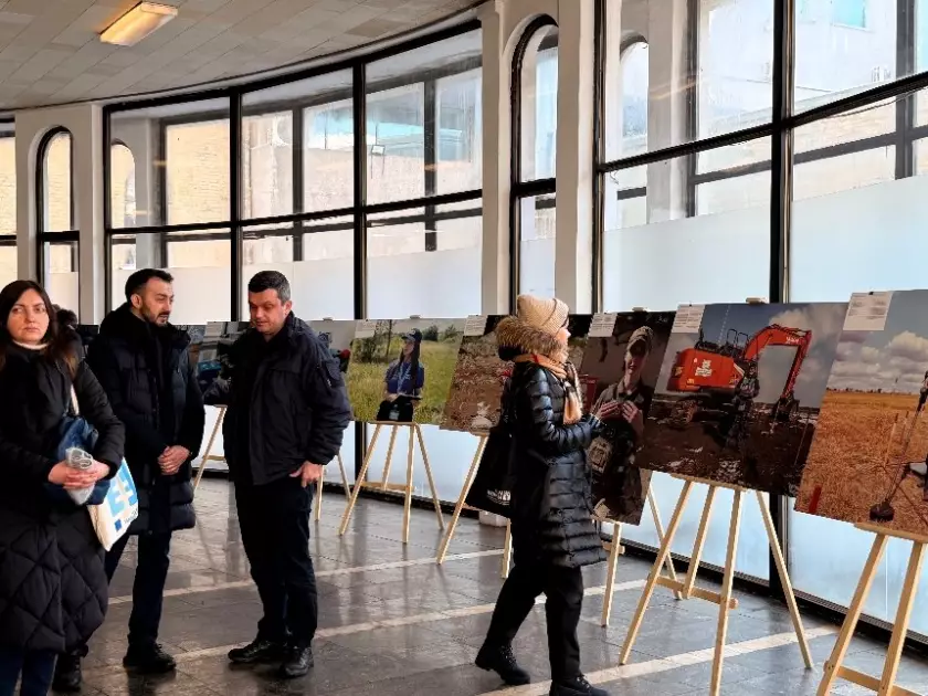 Героїні розмінування: у Києві презентували фотопроєкт у метро - 1