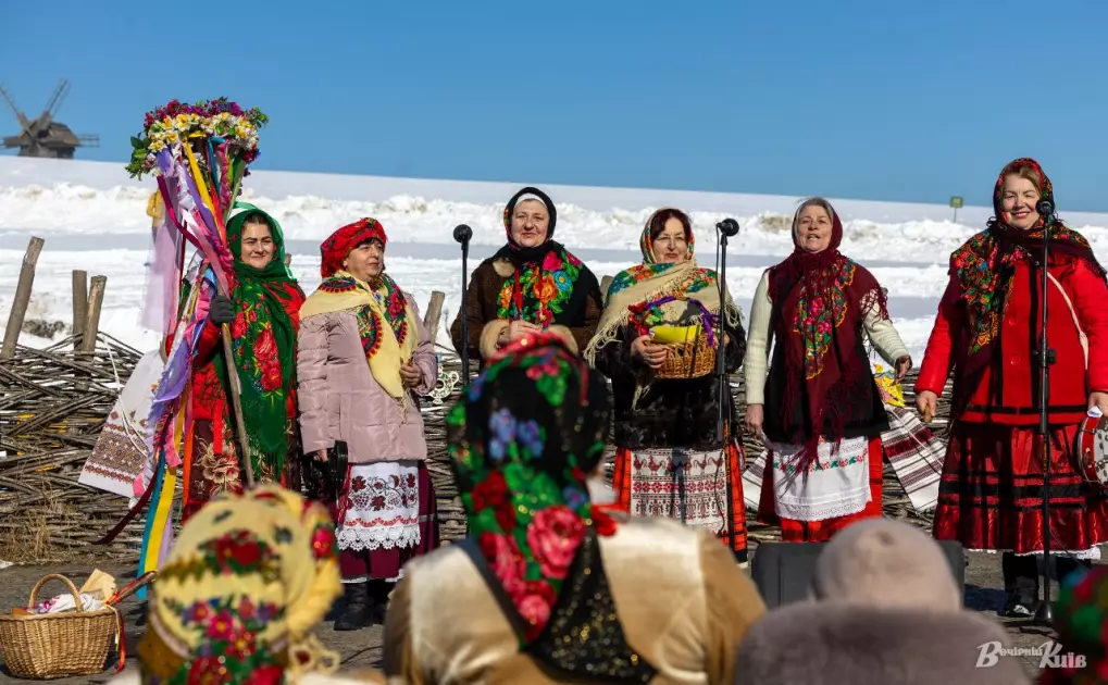 Прощання із зимою у Пирогові: Масниця з обрядами, піснями й великим вогнищем — ФОТО - 2