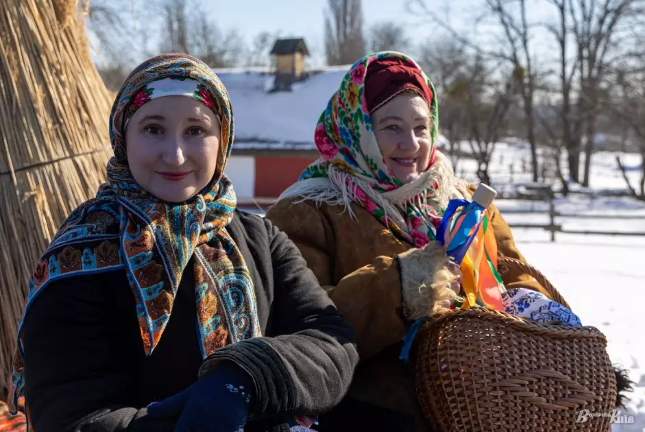 Прощання із зимою у Пирогові: Масниця з обрядами, піснями й великим вогнищем — ФОТО - 1