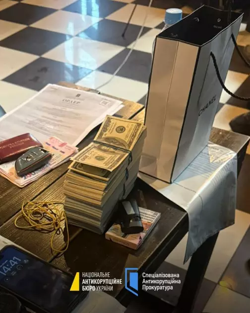 У Києві спіймали на хабарі працівника СБУ на 68 тисяч доларів - 1