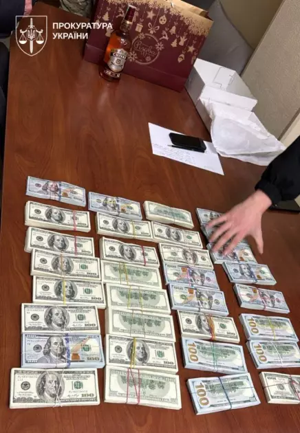 На Київщині викрили хабарників у Повітряних Силах і СБУ: $320 тис. вилучено - 2