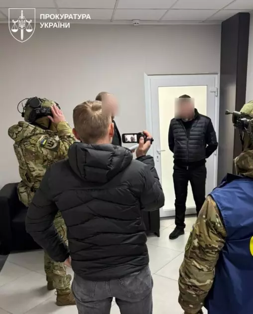 На Київщині викрили хабарників у Повітряних Силах і СБУ: $320 тис. вилучено - 1