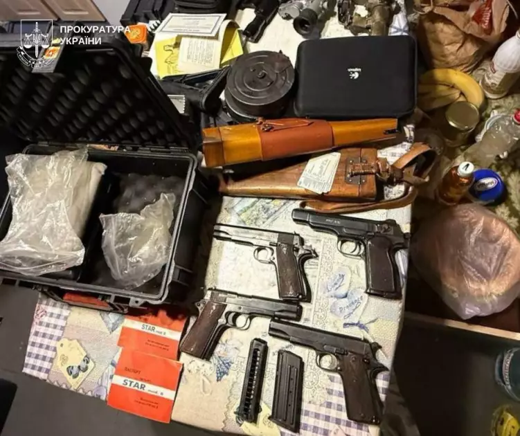 Арсенал у лікарні: у Києві викрили незаконний збут зброї та боєприпасів - 2