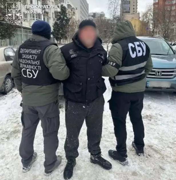 Арсенал у лікарні: у Києві викрили незаконний збут зброї та боєприпасів - 1