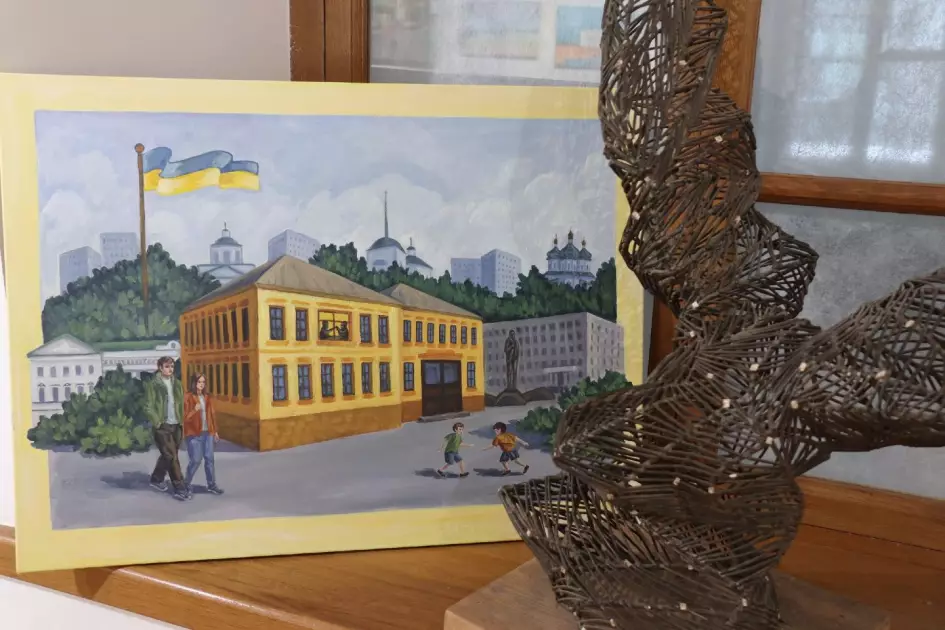 «Мистецтво на зламі сезонів 2026»: у Софії Київській відкрили виставку 50 авторів - 2