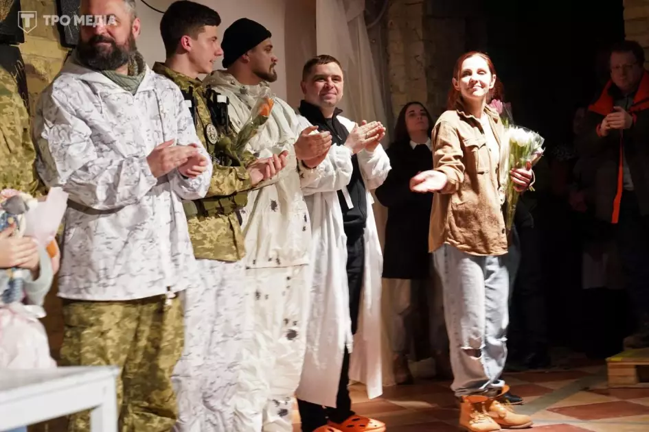 «21» — маніфест жіночої стійкості: у столиці показали постановку, де межа між сценою і залом зникає - 12