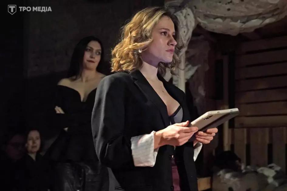 «21» — маніфест жіночої стійкості: у столиці показали постановку, де межа між сценою і залом зникає - 10