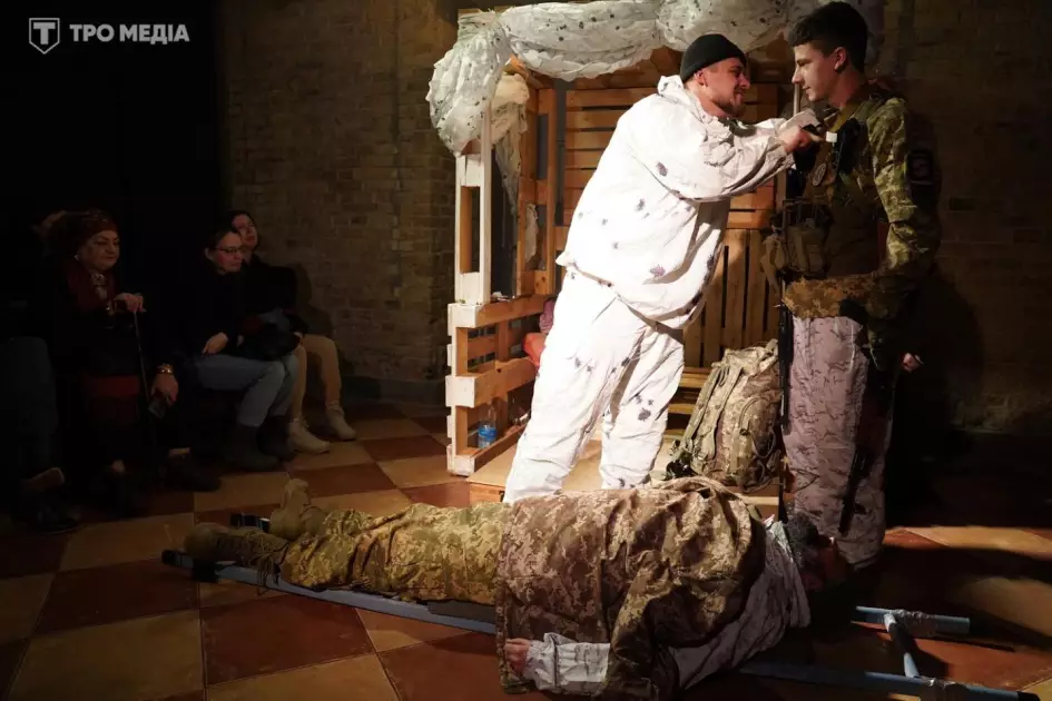 «21» — маніфест жіночої стійкості: у столиці показали постановку, де межа між сценою і залом зникає - 9