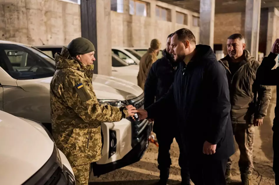 Київщина передала фронту шість пікапів: підрозділ «Архангел» посилює мобільність - 2