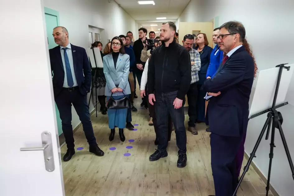 У Бородянській громаді відкрили відбудовану Мирчанську гімназію: школа постраждала під час боїв у 2022 році - 3