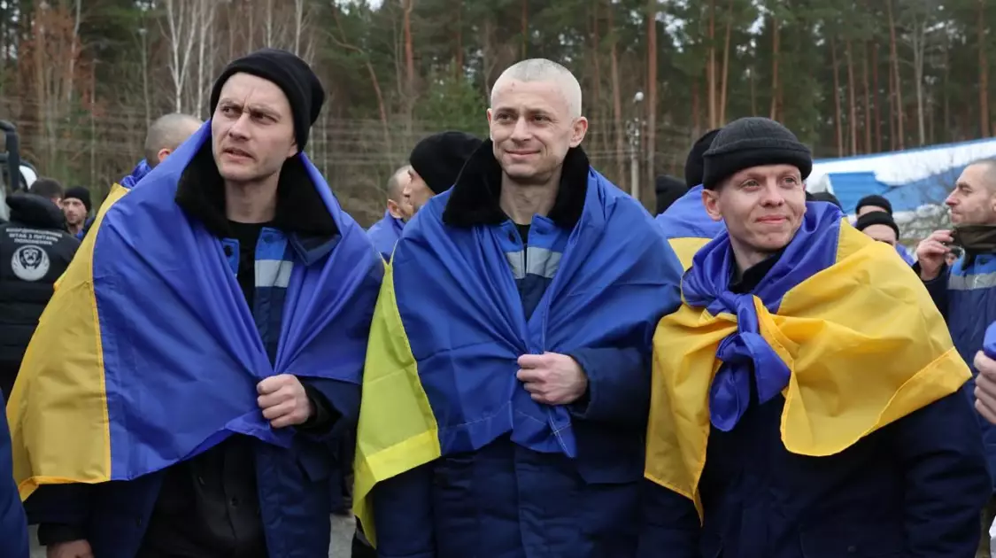 200 героїв додому: Україна провела перший етап обміну полоненими - 2
