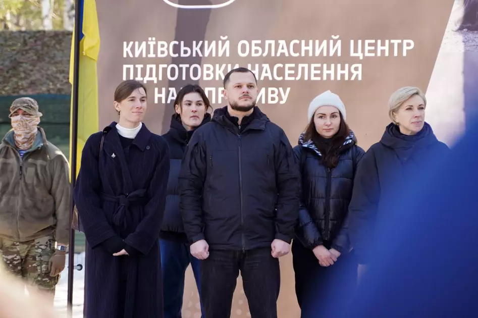 На Київщині показали представникам НАТО полігон, де цивільних готують до національного спротиву - 1
