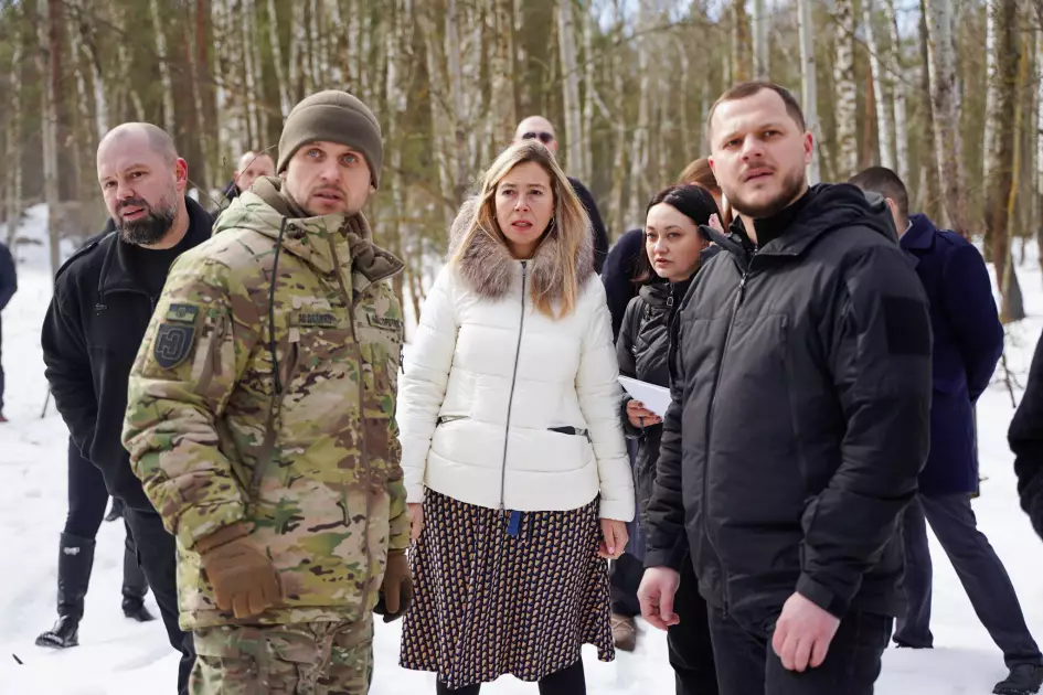 На Київщині показали представникам НАТО полігон, де цивільних готують до національного спротиву - 2