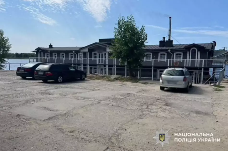Річковий причал у Дніпровському районі Києва незаконно захопили двоє підприємців - 1
