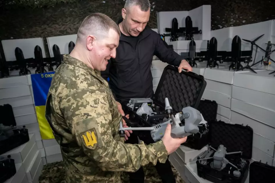 Кличко передав захисникам від громади Києва ще 1300 безпілотників різних типів - 1